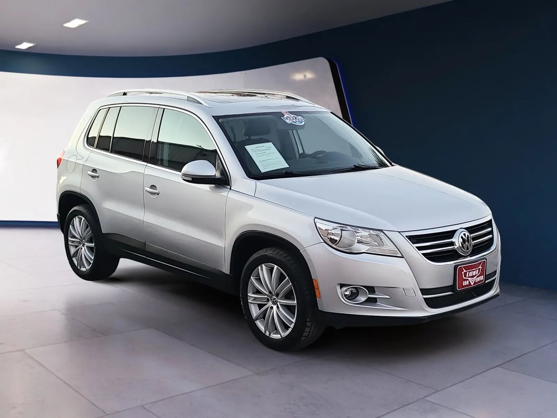 Volkswagen Tiguan 2WD 4dr SE w/Sunroof & Navi 2011