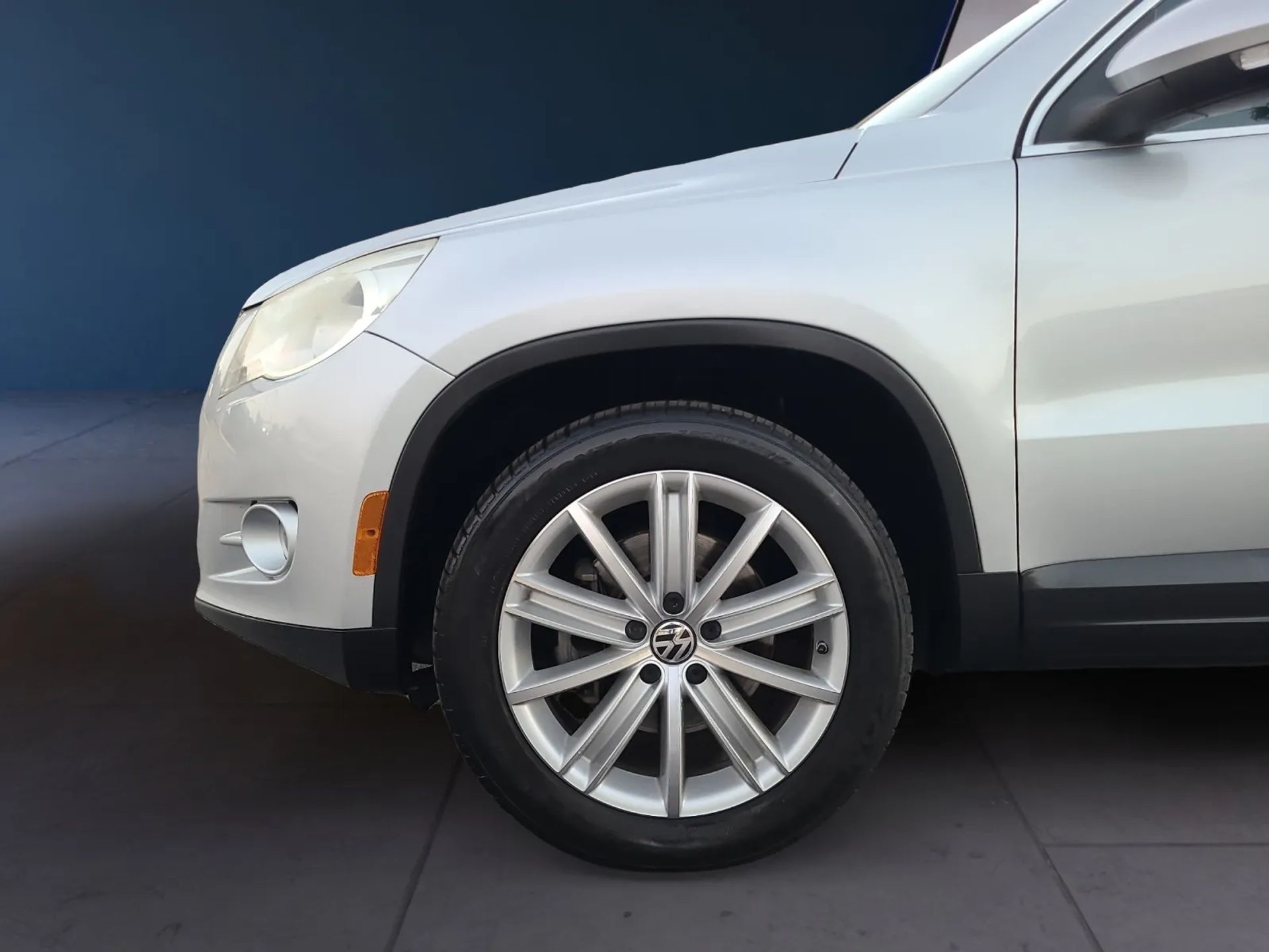 Volkswagen Tiguan 2WD 4dr SE w/Sunroof & Navi 2011