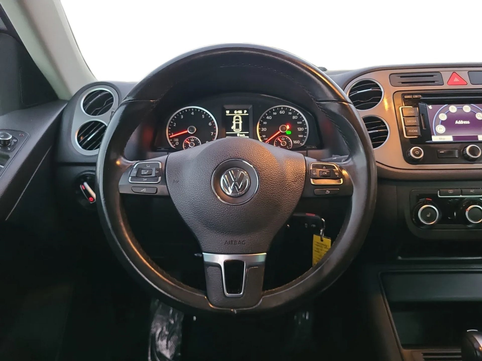 Volkswagen Tiguan 2WD 4dr SE w/Sunroof & Navi 2011