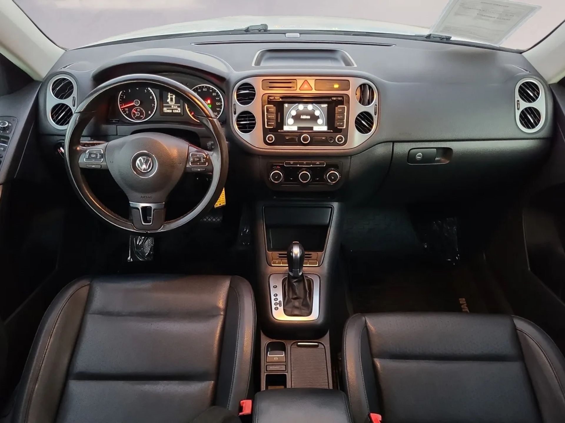 Volkswagen Tiguan 2WD 4dr SE w/Sunroof & Navi 2011