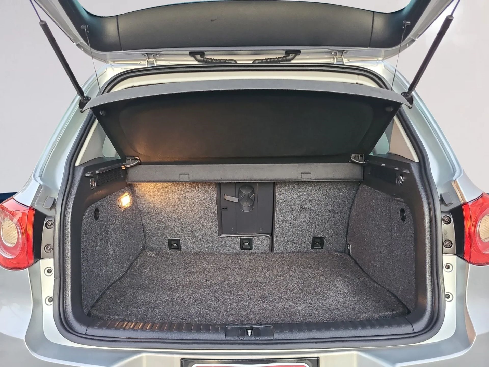Volkswagen Tiguan 2WD 4dr SE w/Sunroof & Navi 2011