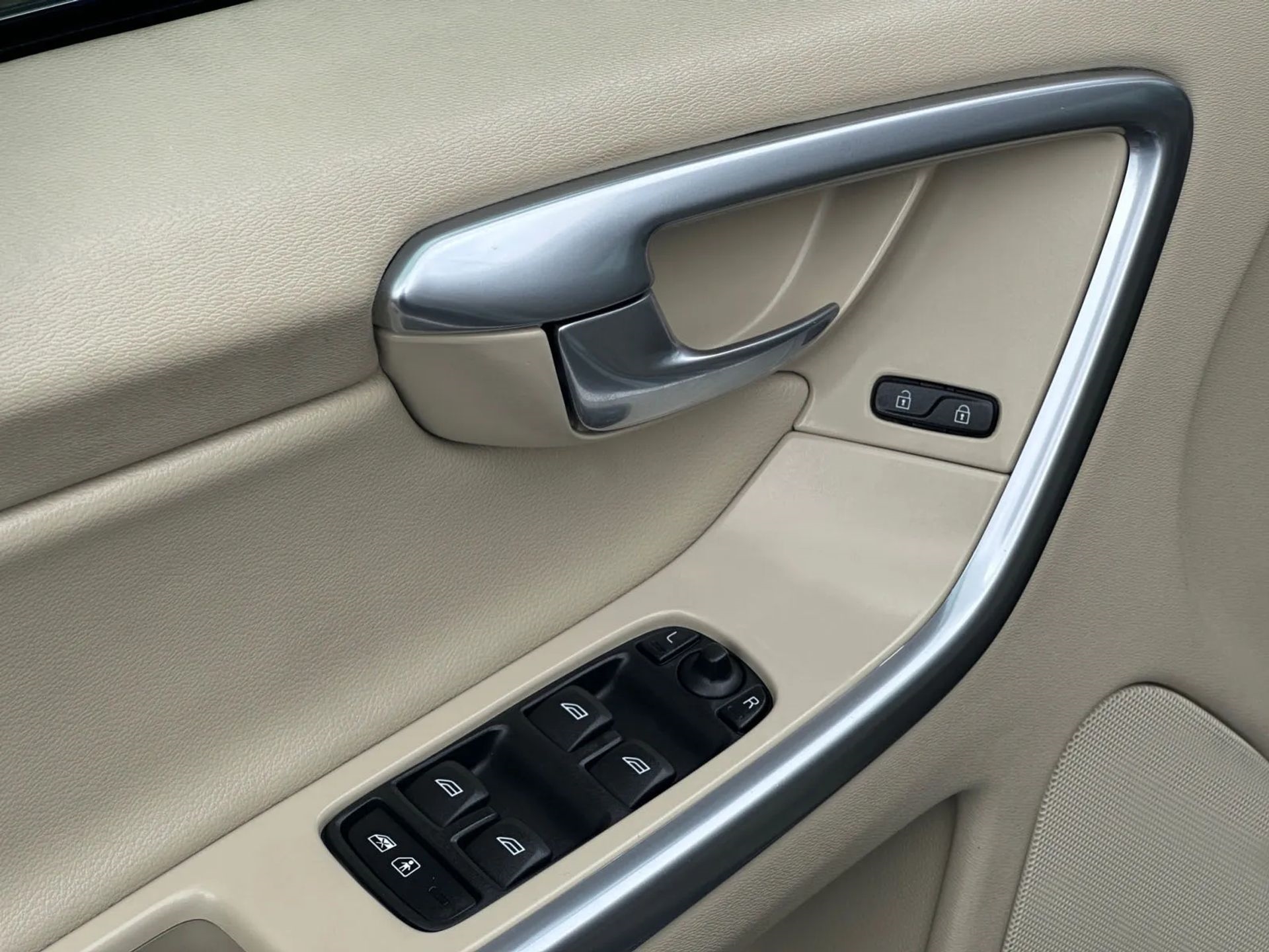 Volvo XC60 2015.5 FWD 4dr T5 Drive-E Premier 2015