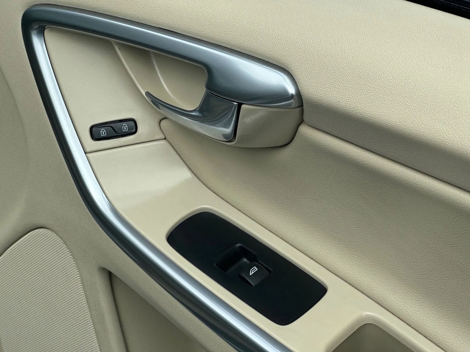 Volvo XC60 2015.5 FWD 4dr T5 Drive-E Premier 2015