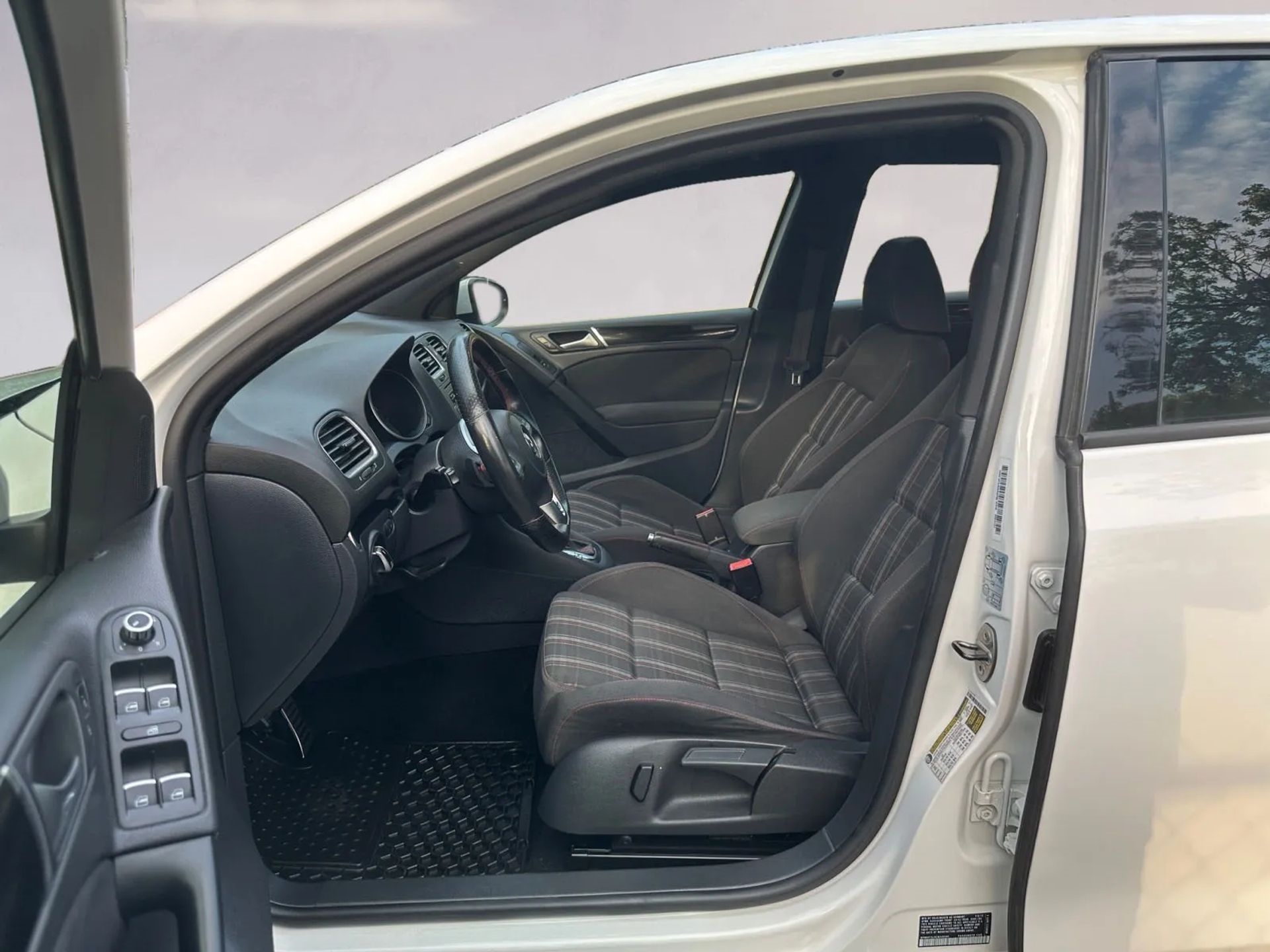 Volkswagen GTI 4dr HB DSG 2012