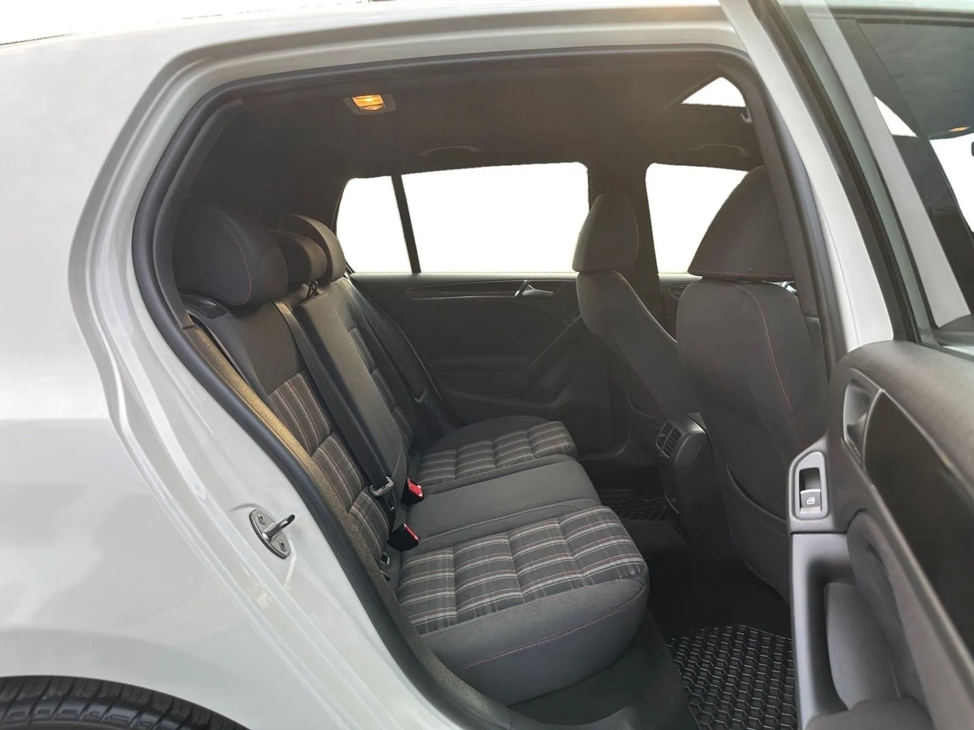 Volkswagen GTI 4dr HB DSG 2012