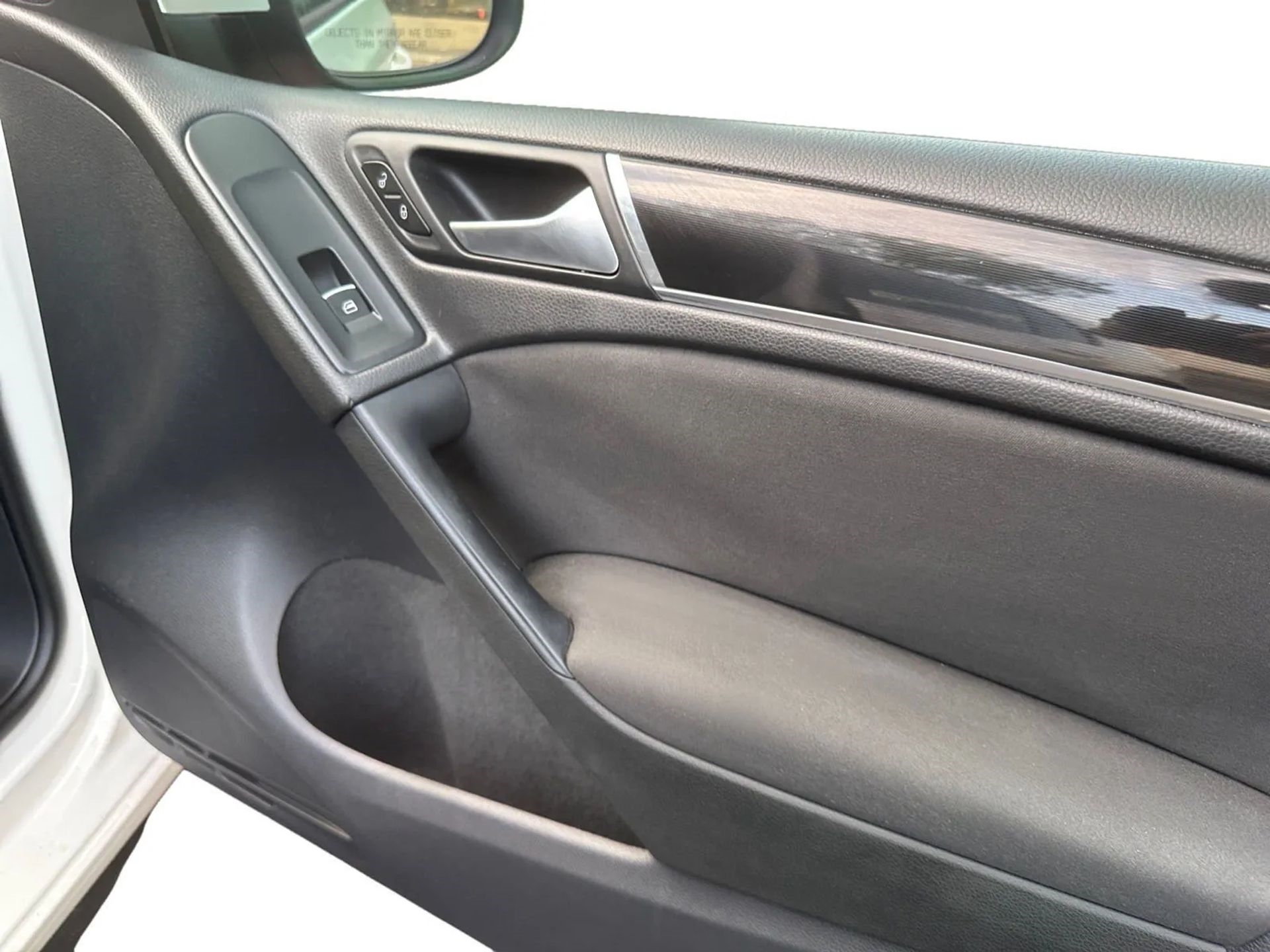 Volkswagen GTI 4dr HB DSG 2012