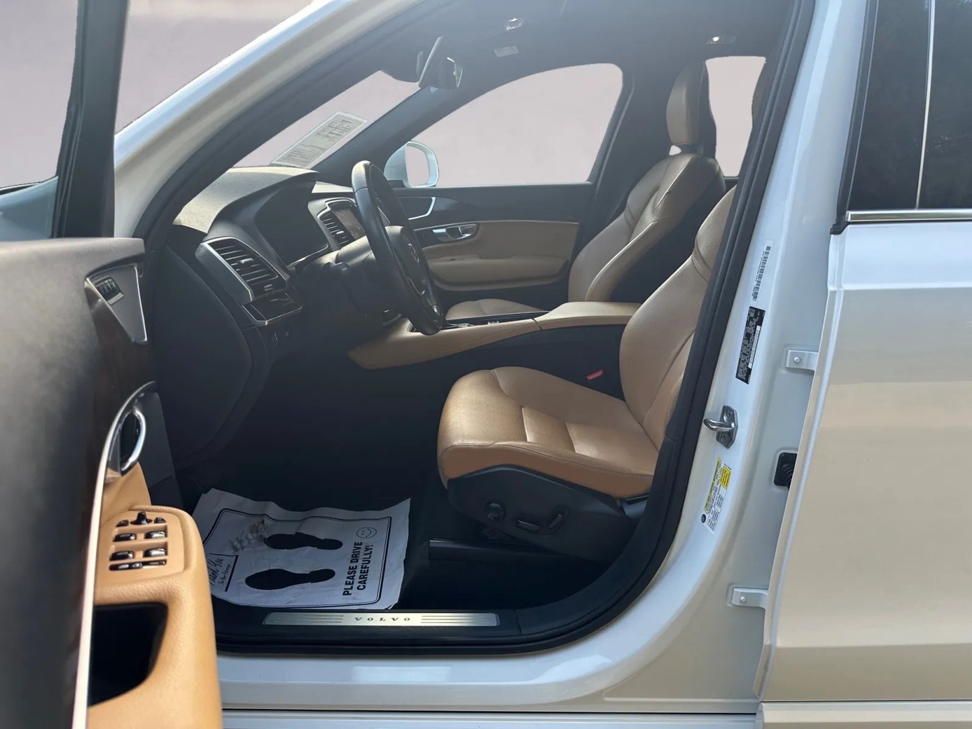 Volvo XC90 T6 AWD 7-Passenger Momentum 2017