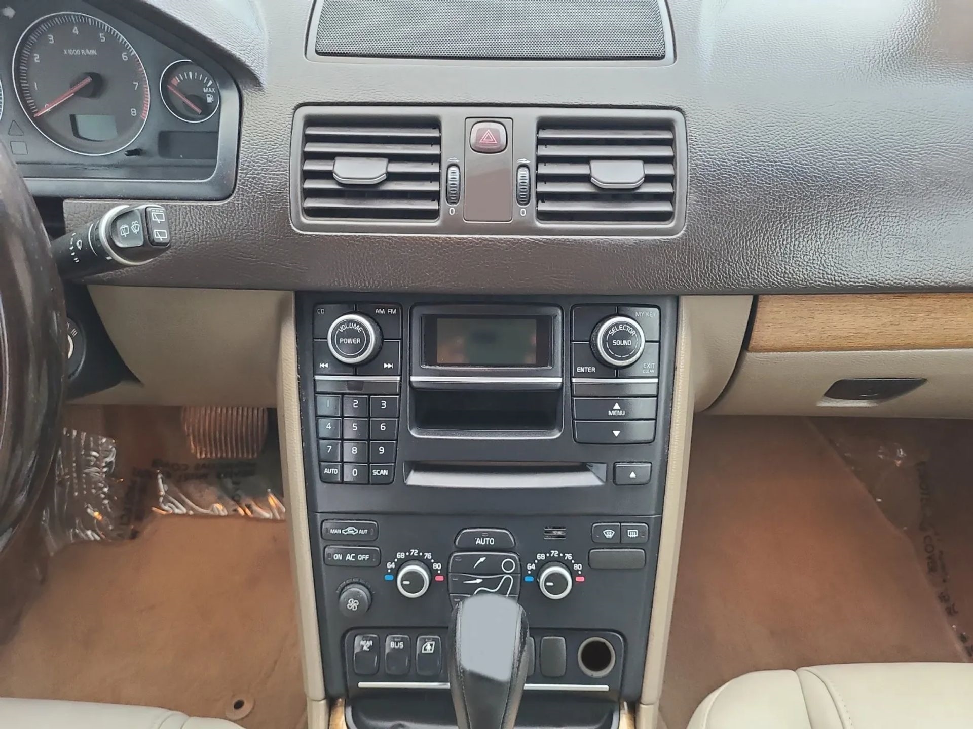 Volvo XC90 FWD 4dr I6 w/Snrf/3rd Row 2008