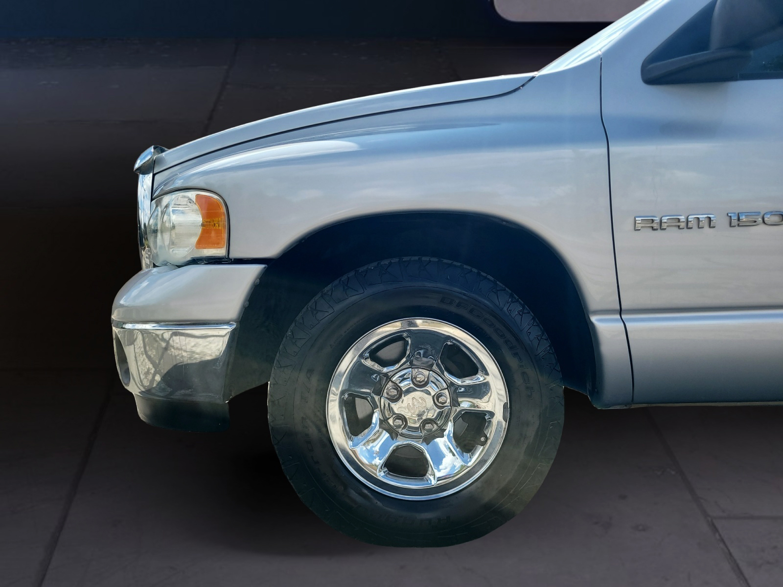 Dodge Ram 1500 4dr Quad Cab 140.5" WB SLT 2003