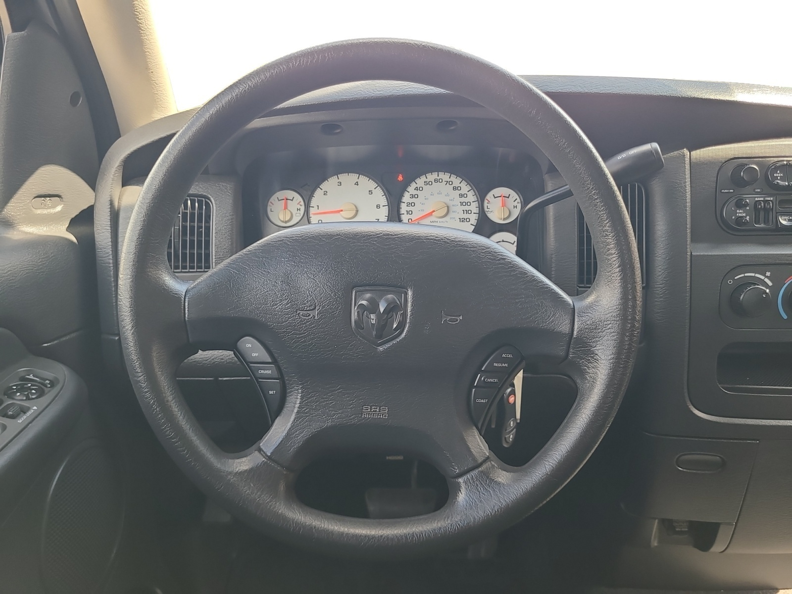 Dodge Ram 1500 4dr Quad Cab 140.5" WB SLT 2003