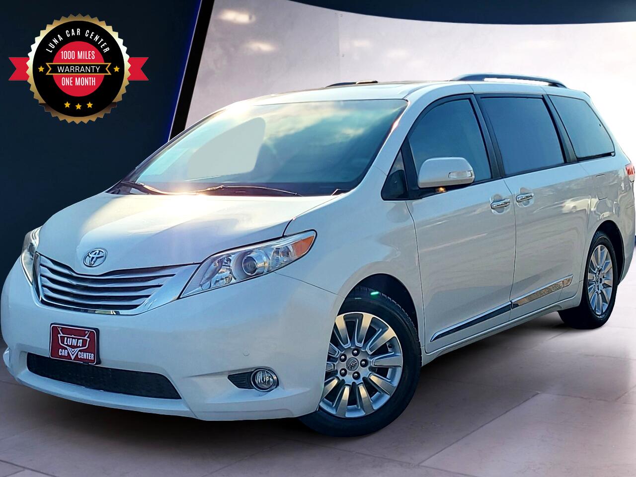 2013 Toyota Sienna XLE's photo