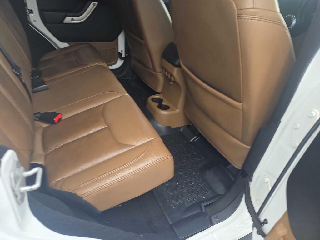 Jeep Wrangler Unlimited Sahara 4WD 2015