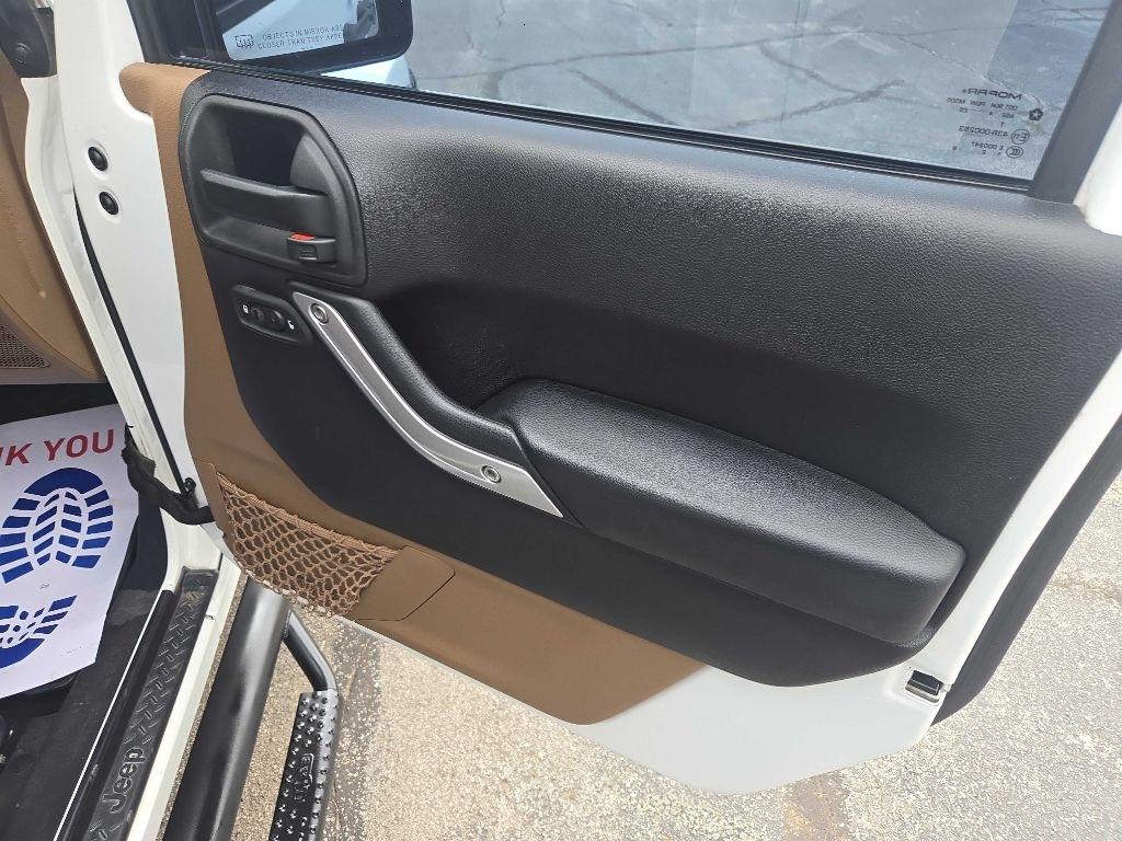 Jeep Wrangler Unlimited Sahara 4WD 2015