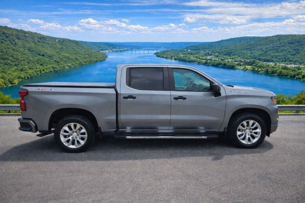 Chevrolet Silverado 1500 Custom Crew Cab 4WD 2023