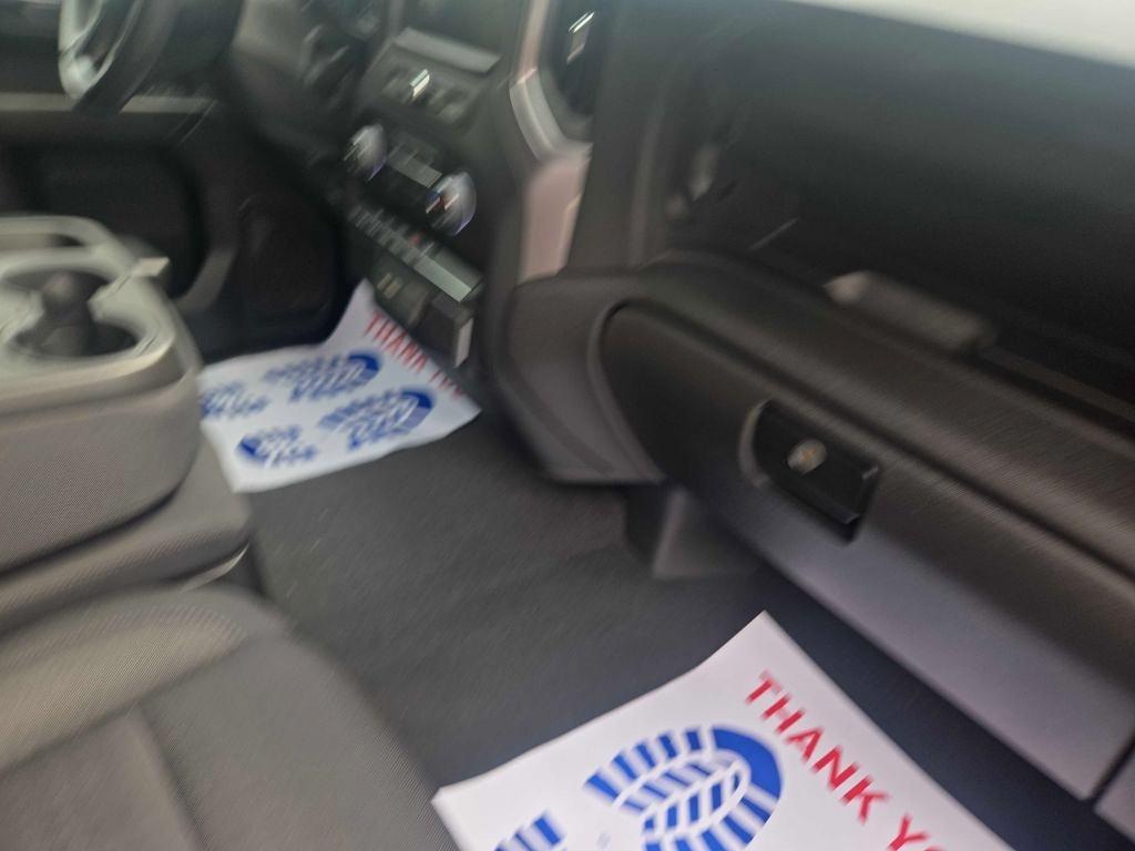 Chevrolet Silverado 1500 Custom Crew Cab 4WD 2023