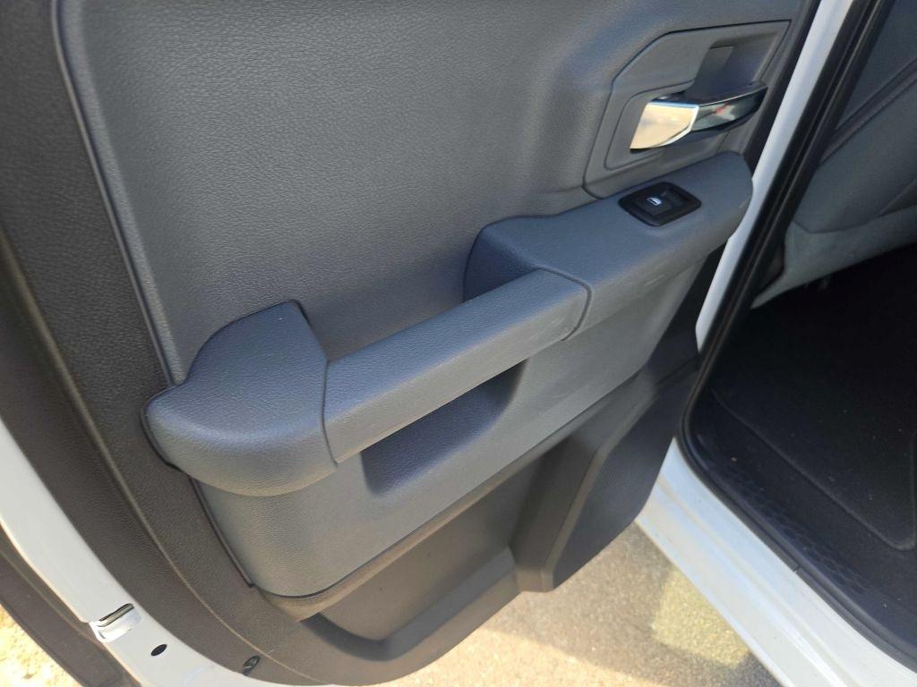RAM 1500 SLT Quad Cab 4WD 2016