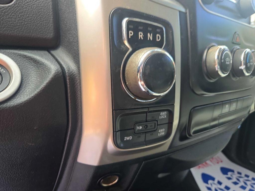 RAM 1500 SLT Quad Cab 4WD 2016