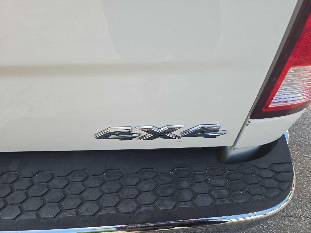 RAM 1500 SLT Quad Cab 4WD 2016