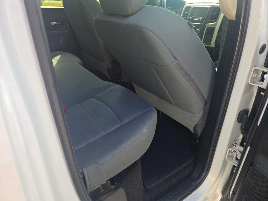 RAM 1500 SLT Quad Cab 4WD 2016