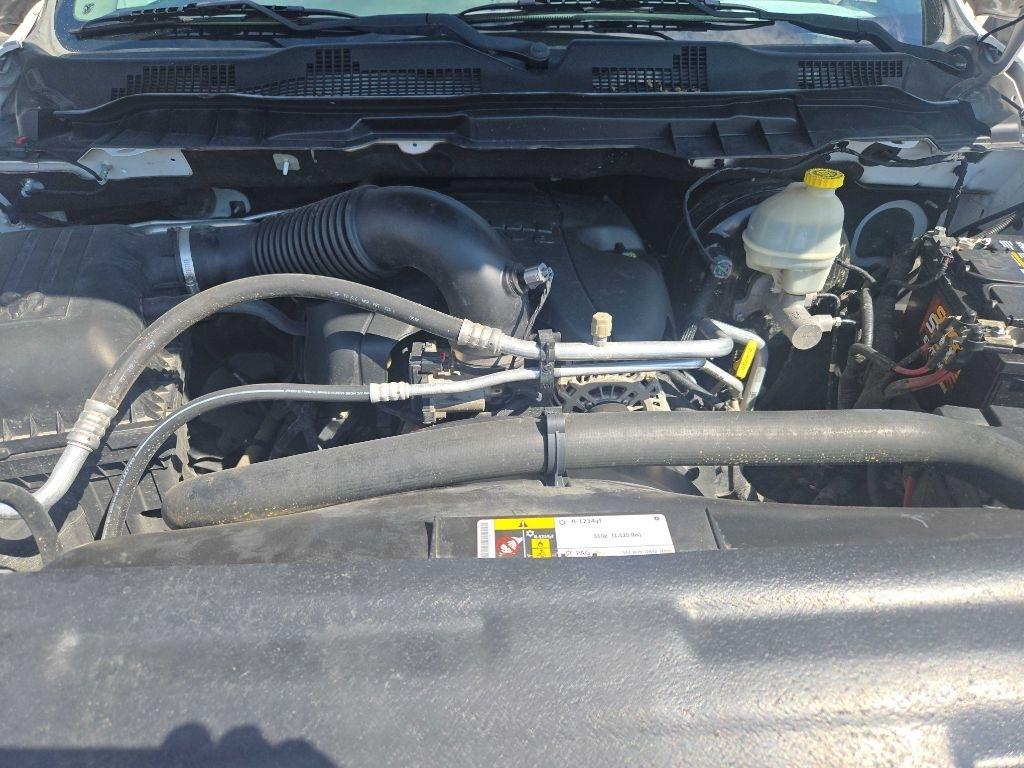 RAM 1500 SLT Quad Cab 4WD 2016
