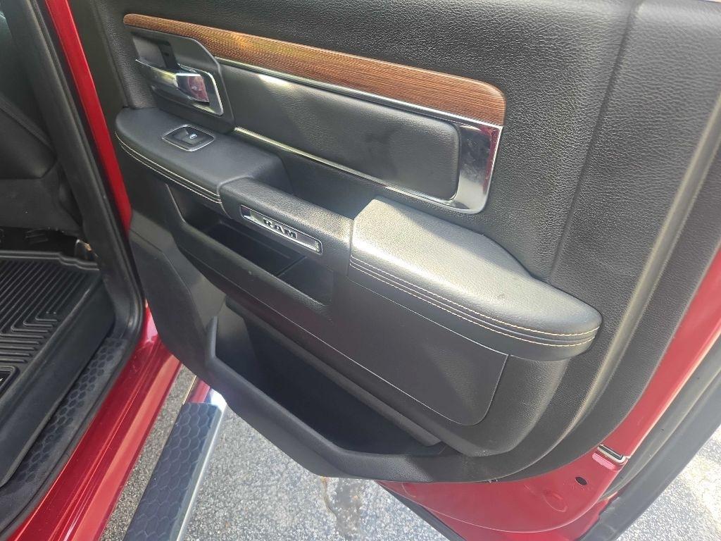 RAM 1500 Laramie Crew Cab SWB 4WD 2015