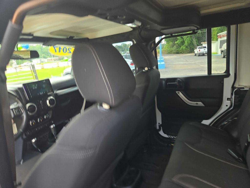 Jeep Wrangler Unlimited Sahara 4WD 2017