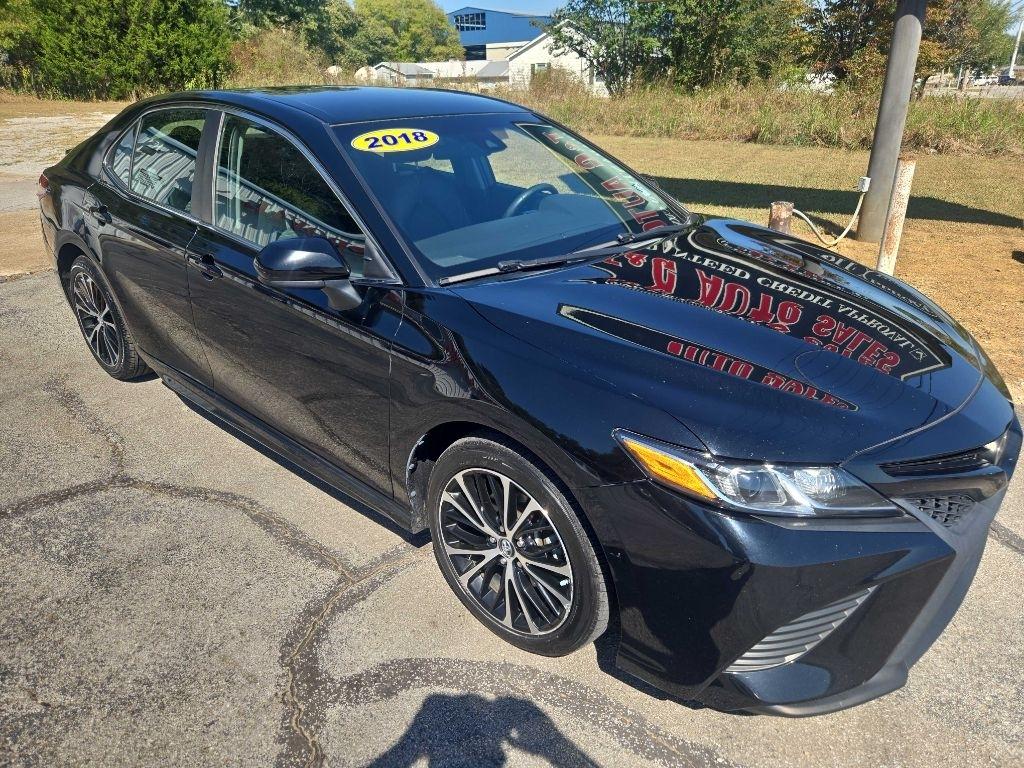 Toyota Camry SE 2018