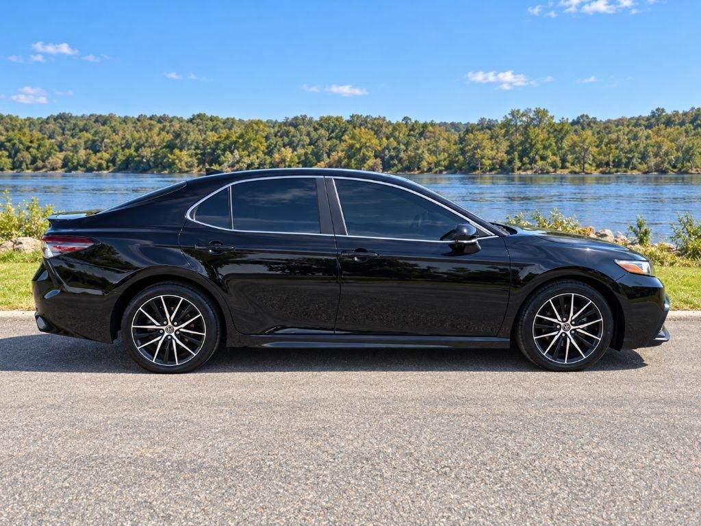 Toyota Camry SE 2021