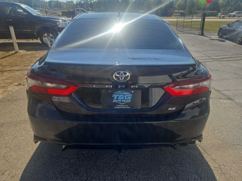 Toyota Camry SE 2021