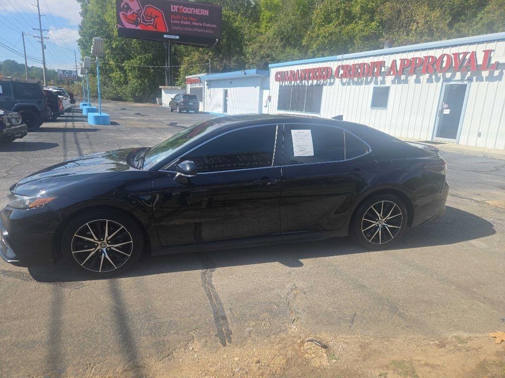 Toyota Camry SE 2021