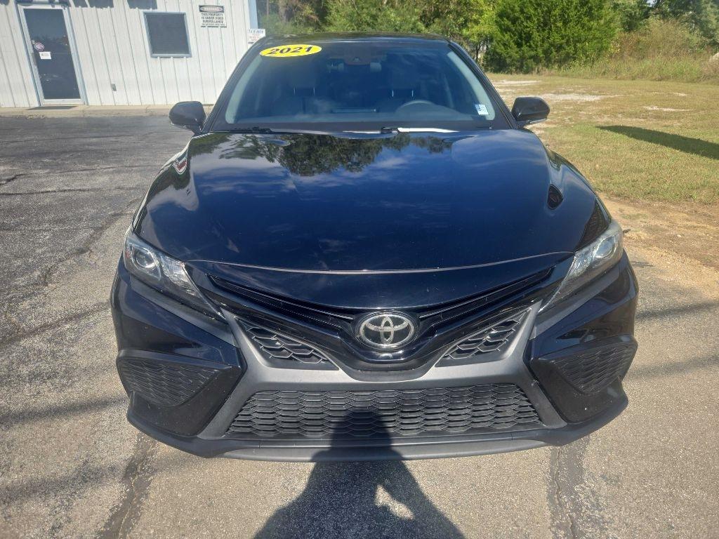 Toyota Camry SE 2021