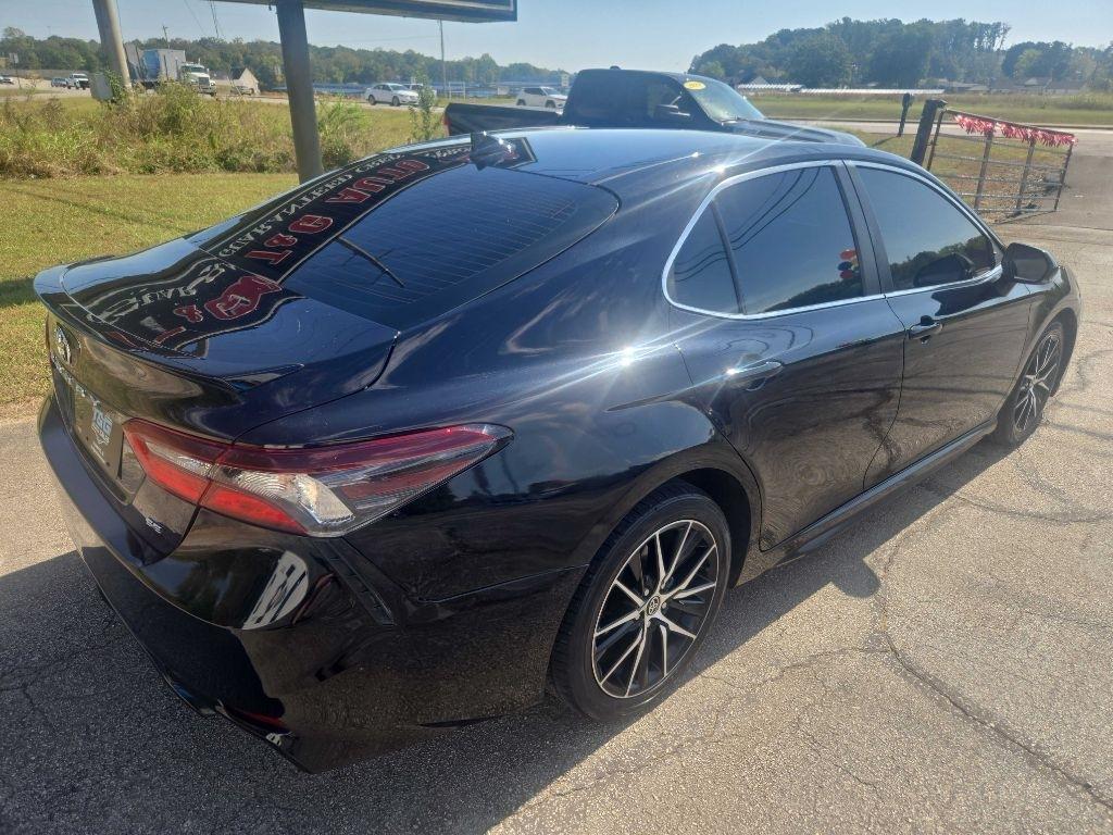 Toyota Camry SE 2021