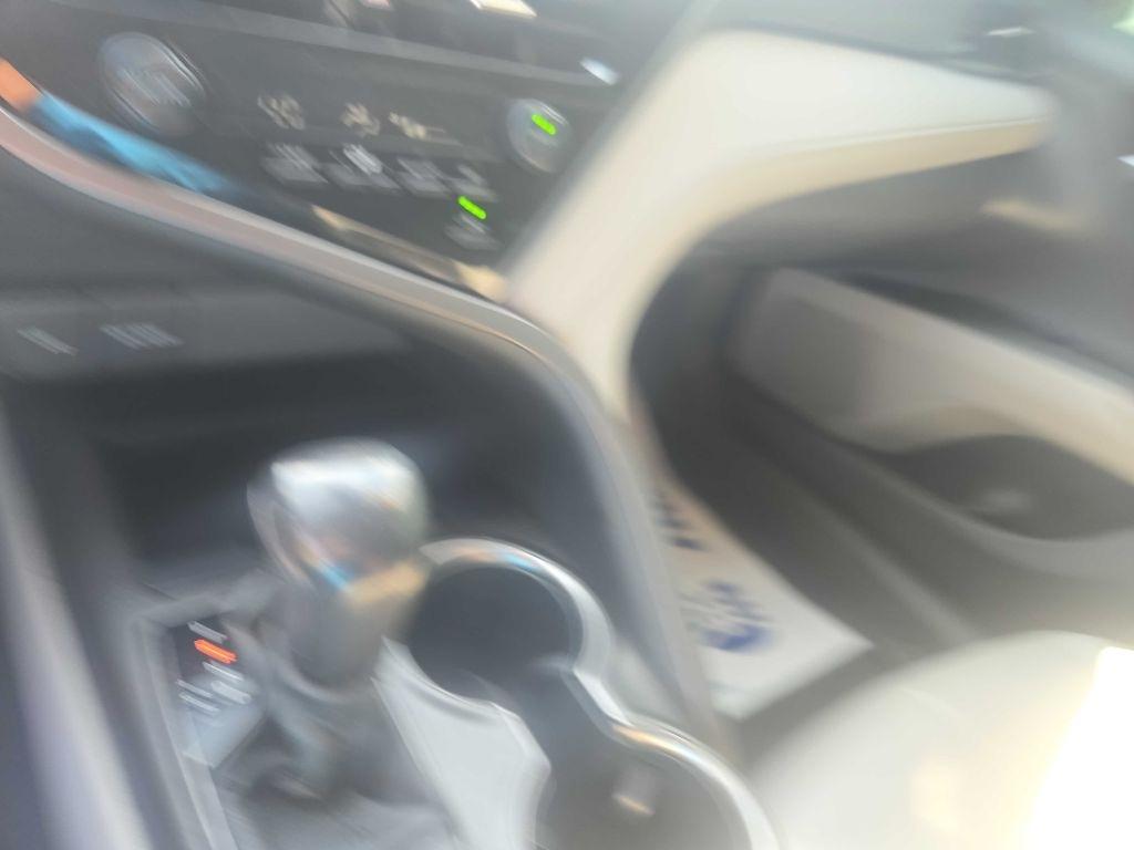 Toyota Camry SE 2021