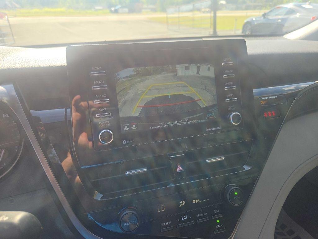 Toyota Camry SE 2021