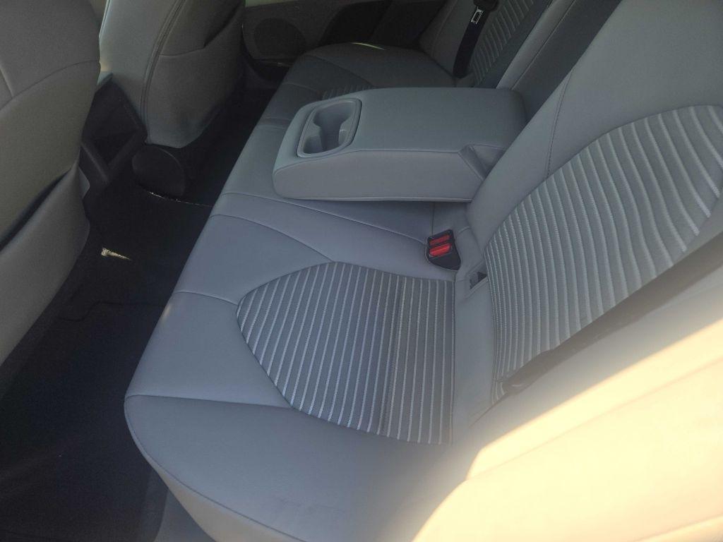 Toyota Camry SE 2021