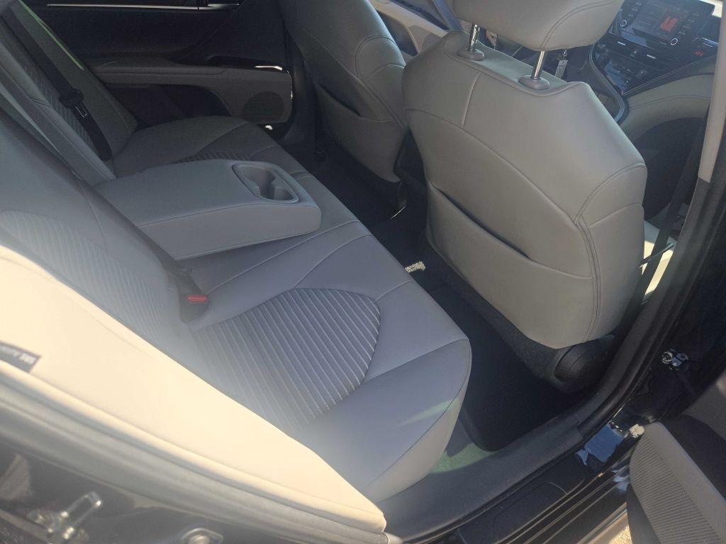 Toyota Camry SE 2021
