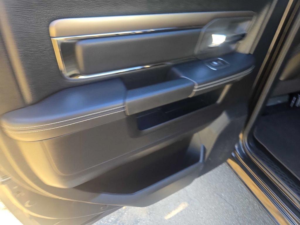 RAM 1500 Sport Crew Cab SWB 4WD 2016