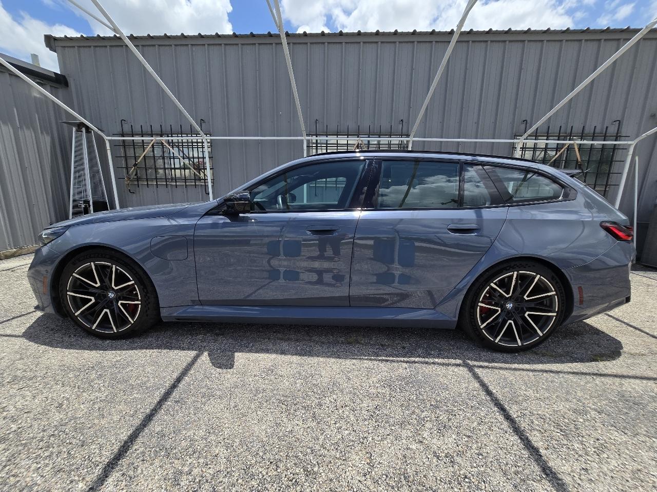 BMW M5  2025