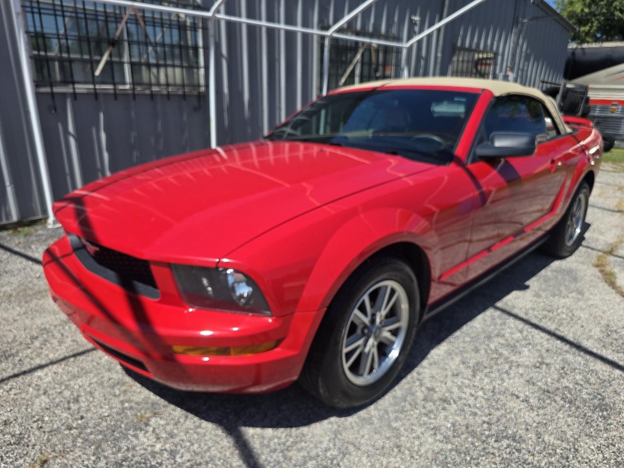 Ford Mustang 2dr Conv Deluxe 2005