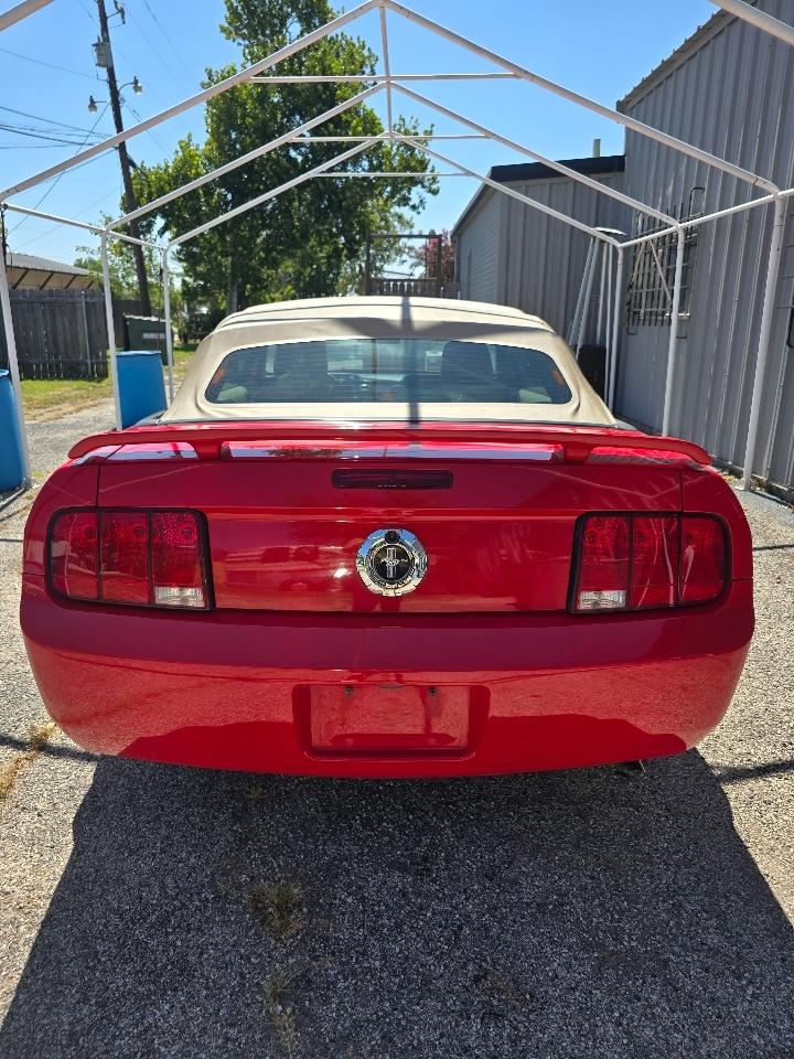 Ford Mustang 2dr Conv Deluxe 2005