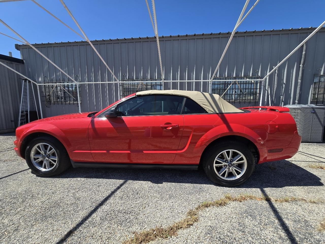 Ford Mustang 2dr Conv Deluxe 2005