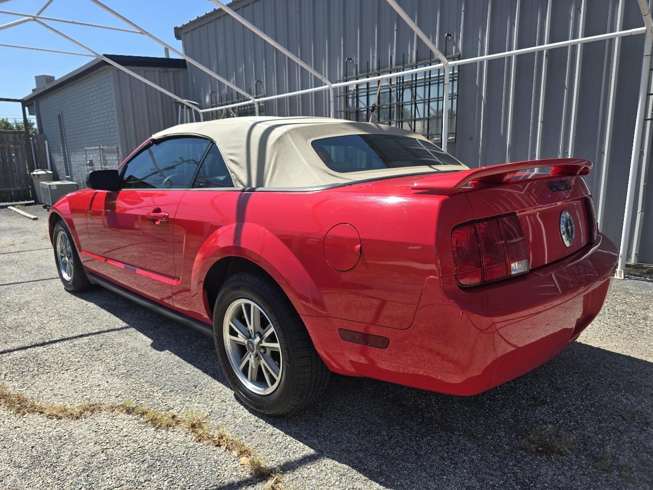 Ford Mustang 2dr Conv Deluxe 2005