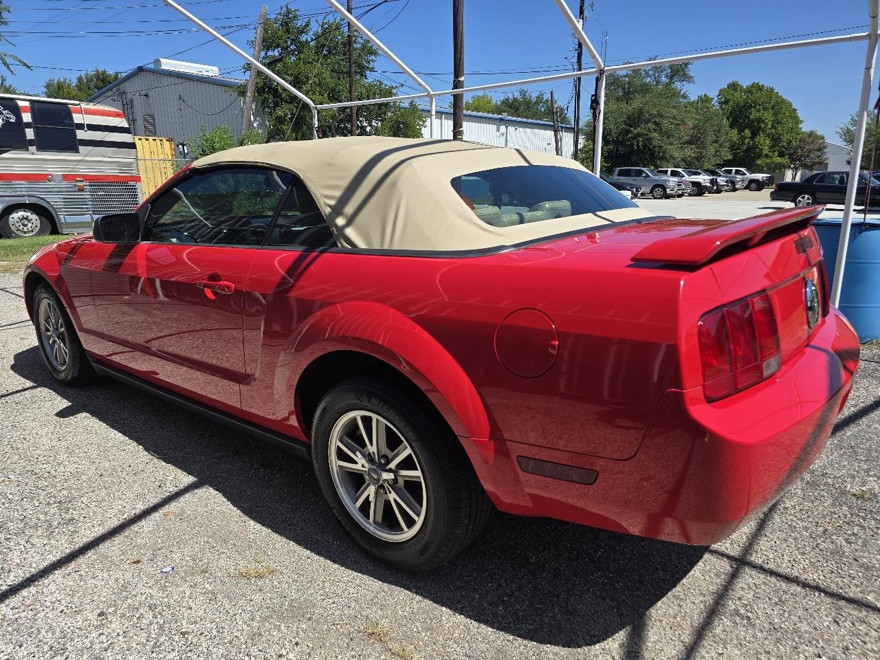 Ford Mustang 2dr Conv Deluxe 2005
