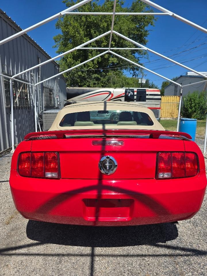 Ford Mustang 2dr Conv Deluxe 2005