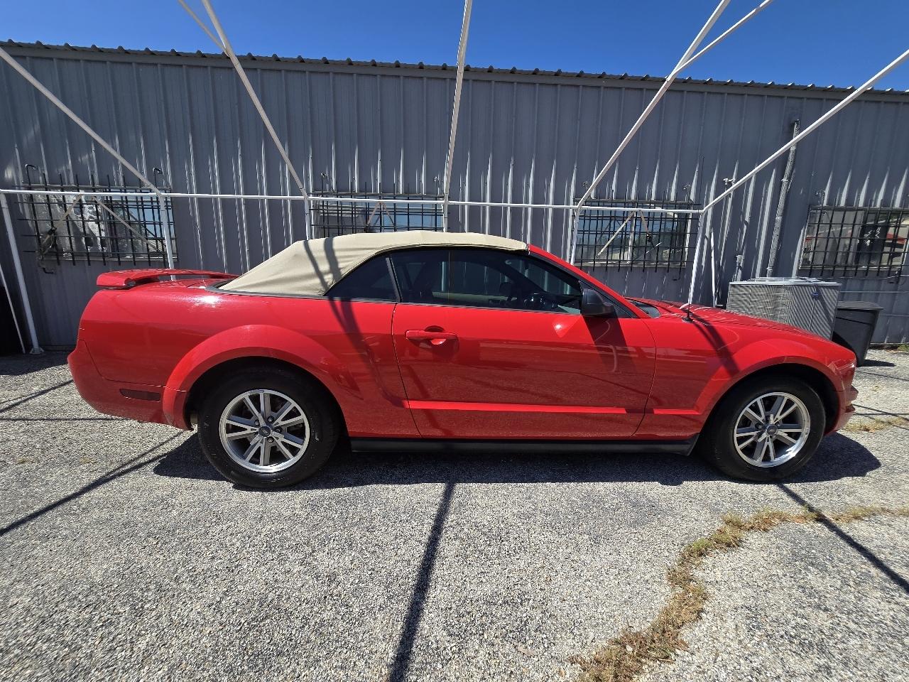 Ford Mustang 2dr Conv Deluxe 2005