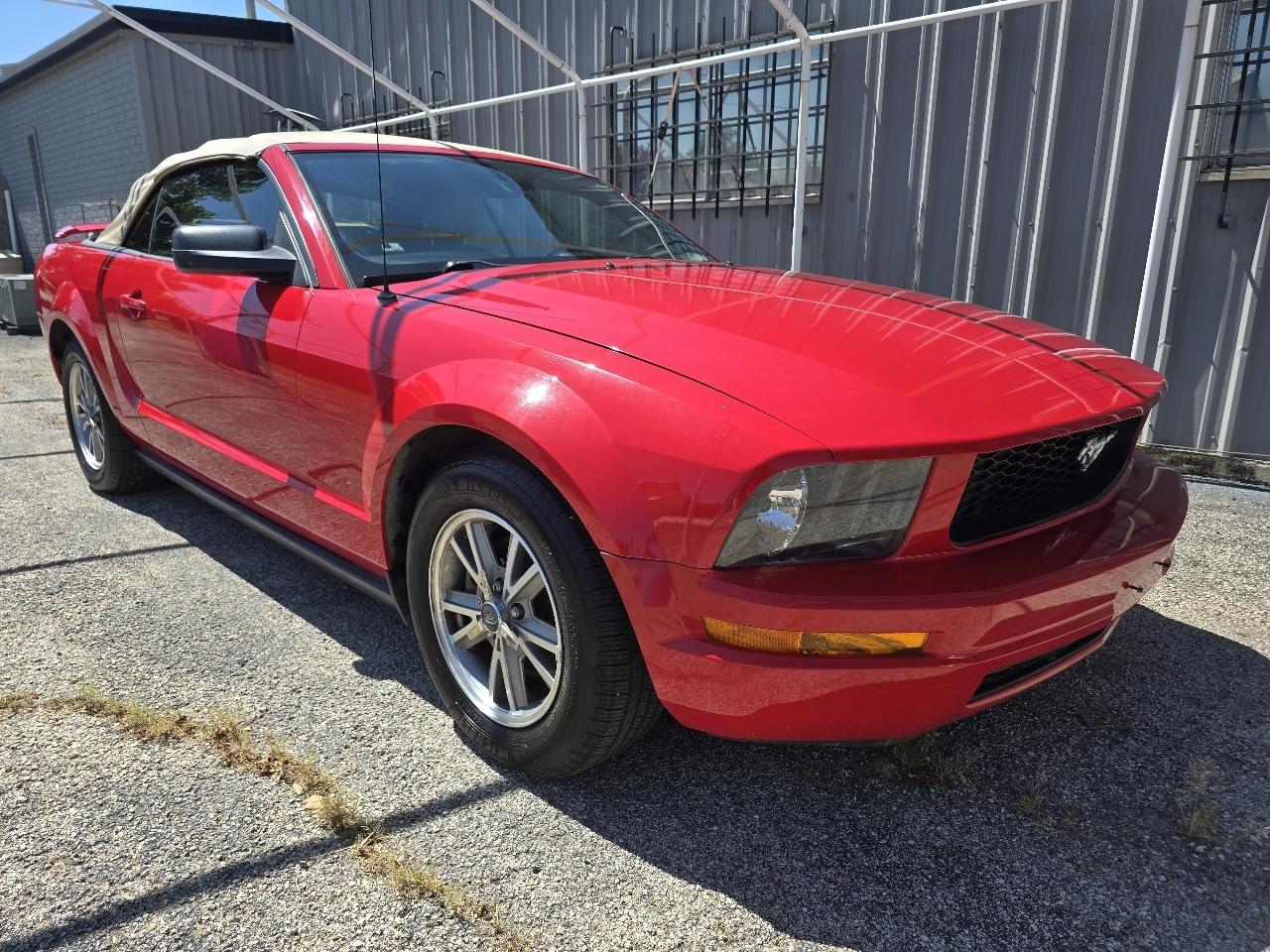 Ford Mustang 2dr Conv Deluxe 2005