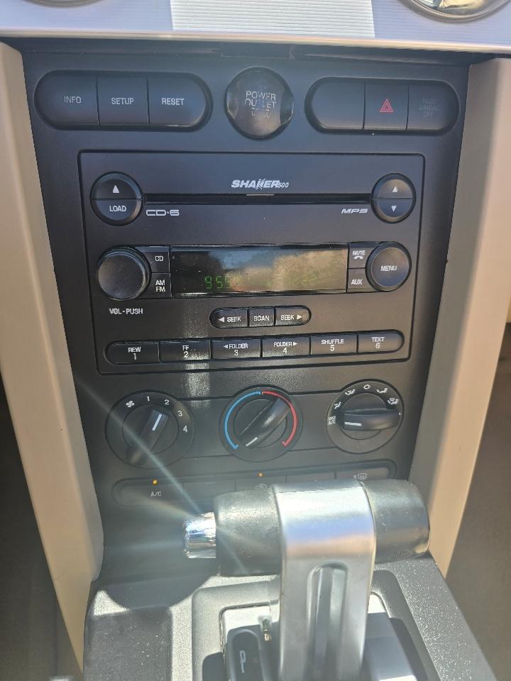 Ford Mustang 2dr Conv Deluxe 2005