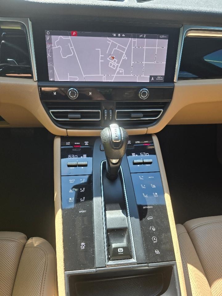 Porsche Macan  2024