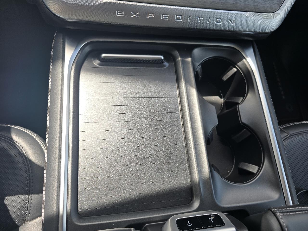 Ford Expedition MAX Platinum 4WD 2025