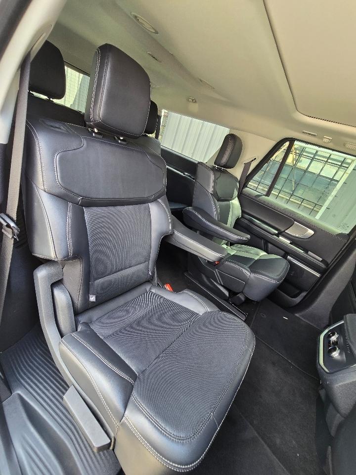 Ford Expedition MAX Platinum 4WD 2025